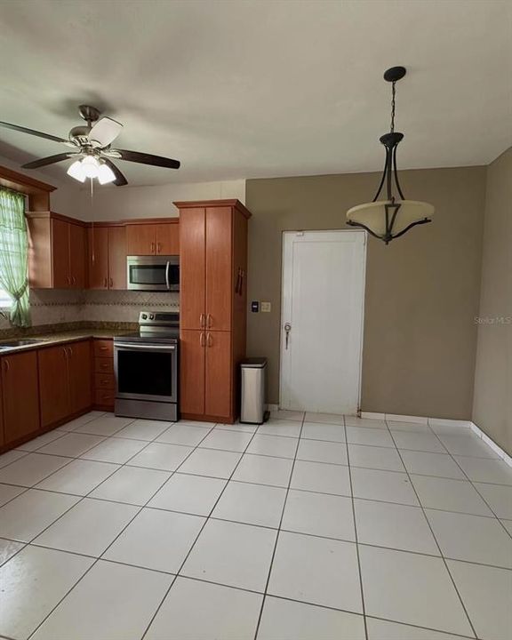 Active With Contract: $200,000 (3 beds, 2 baths, 1053 Square Feet)