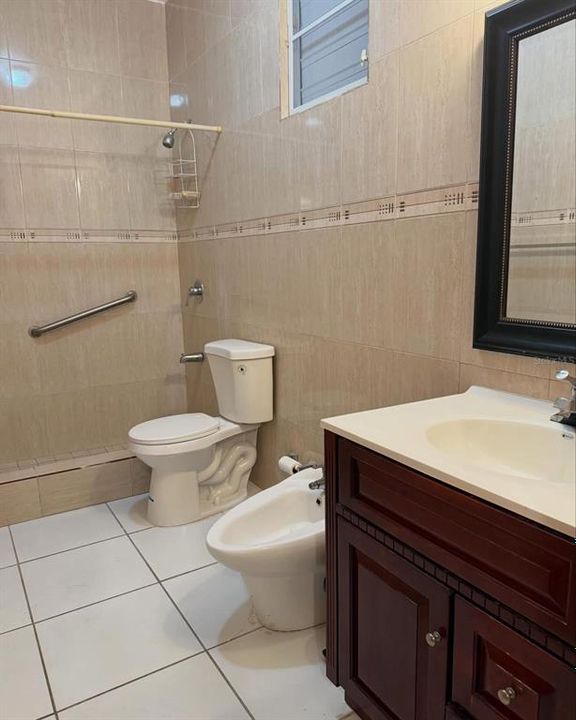 Active With Contract: $200,000 (3 beds, 2 baths, 1053 Square Feet)