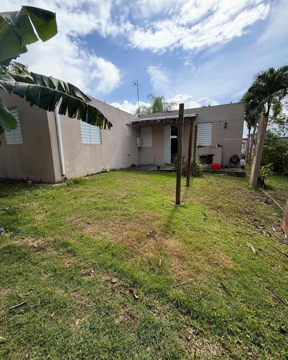 Active With Contract: $200,000 (3 beds, 2 baths, 1053 Square Feet)