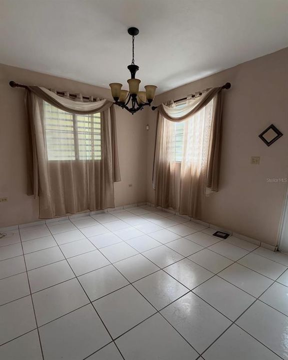 Active With Contract: $200,000 (3 beds, 2 baths, 1053 Square Feet)