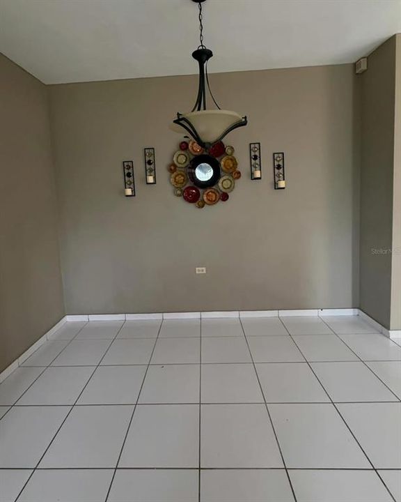 Active With Contract: $200,000 (3 beds, 2 baths, 1053 Square Feet)