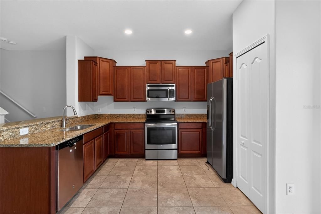 For Sale: $245,000 (3 beds, 2 baths, 1578 Square Feet)