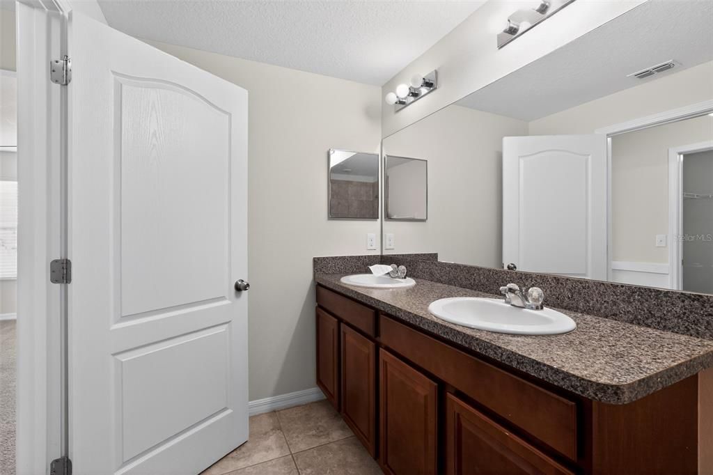 For Sale: $245,000 (3 beds, 2 baths, 1578 Square Feet)