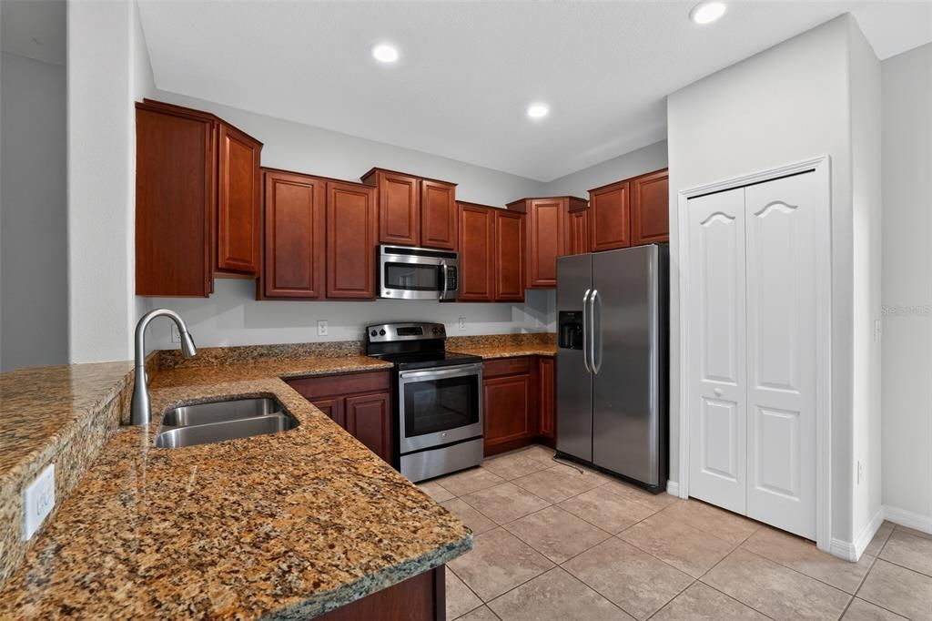 For Sale: $245,000 (3 beds, 2 baths, 1578 Square Feet)