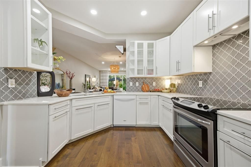 For Sale: $375,000 (2 beds, 2 baths, 1767 Square Feet)