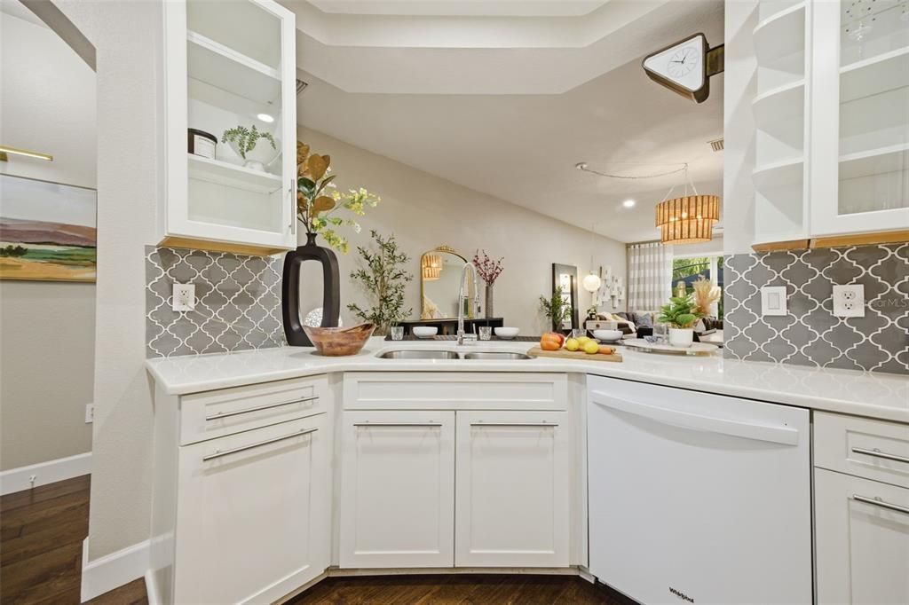 For Sale: $375,000 (2 beds, 2 baths, 1767 Square Feet)