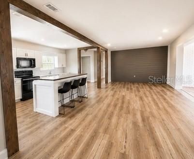 For Sale: $475,000 (4 beds, 2 baths, 1963 Square Feet)