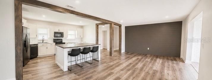 For Sale: $475,000 (4 beds, 2 baths, 1963 Square Feet)