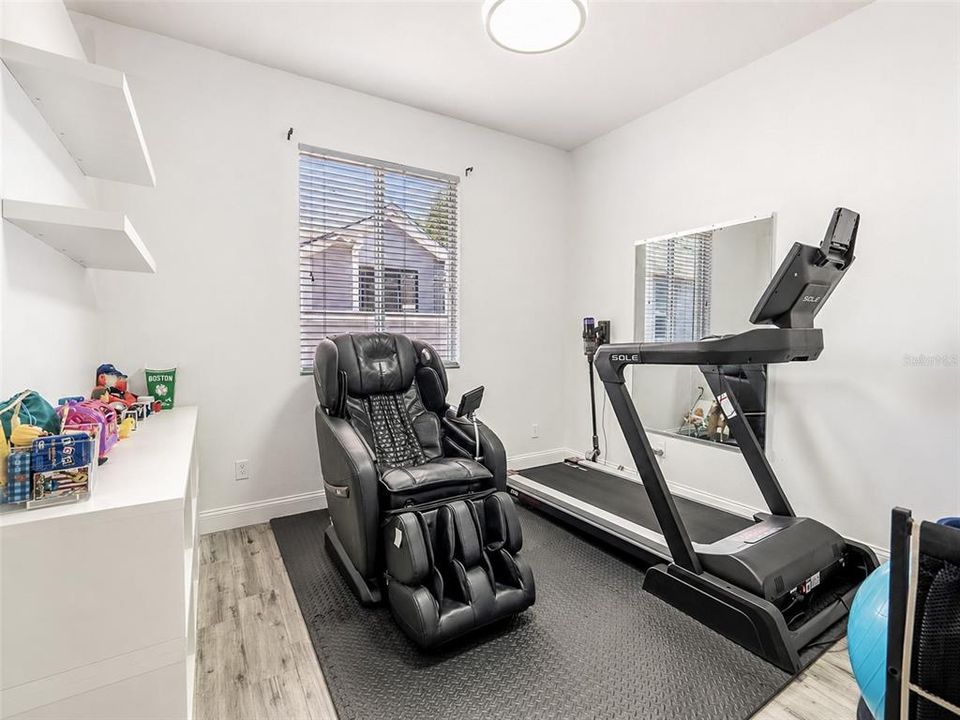 Activo con contrato: $425,000 (4 camas, 3 baños, 2268 Pies cuadrados)