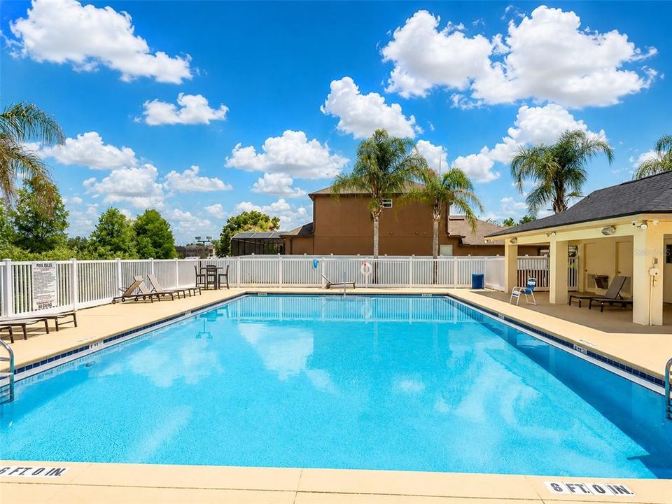 Activo con contrato: $425,000 (4 camas, 3 baños, 2268 Pies cuadrados)