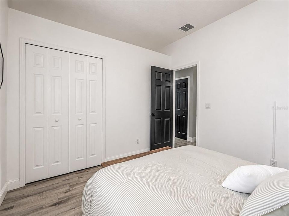 Activo con contrato: $425,000 (4 camas, 3 baños, 2268 Pies cuadrados)