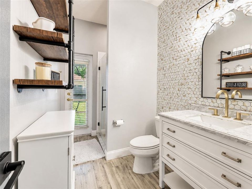 Activo con contrato: $425,000 (4 camas, 3 baños, 2268 Pies cuadrados)