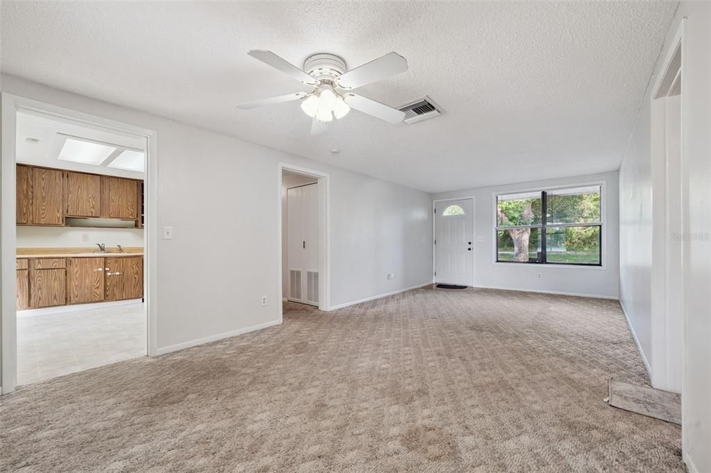 For Sale: $225,000 (3 beds, 2 baths, 1188 Square Feet)