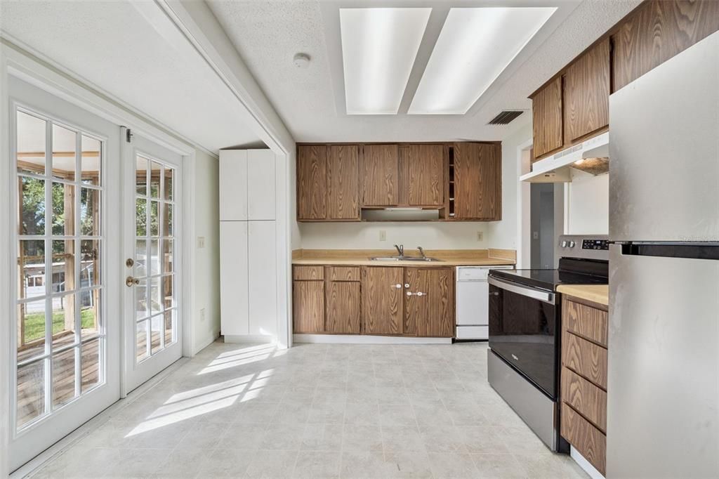 For Sale: $225,000 (3 beds, 2 baths, 1188 Square Feet)