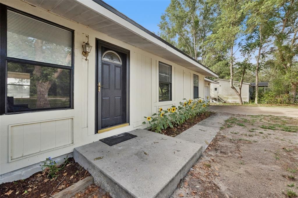 For Sale: $225,000 (3 beds, 2 baths, 1188 Square Feet)