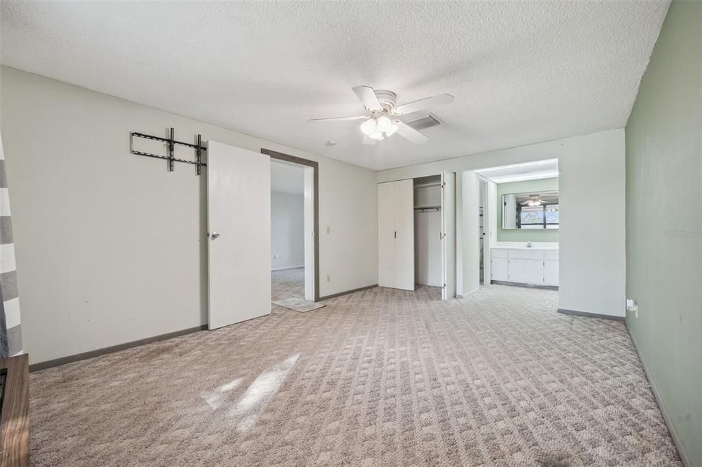 For Sale: $225,000 (3 beds, 2 baths, 1188 Square Feet)