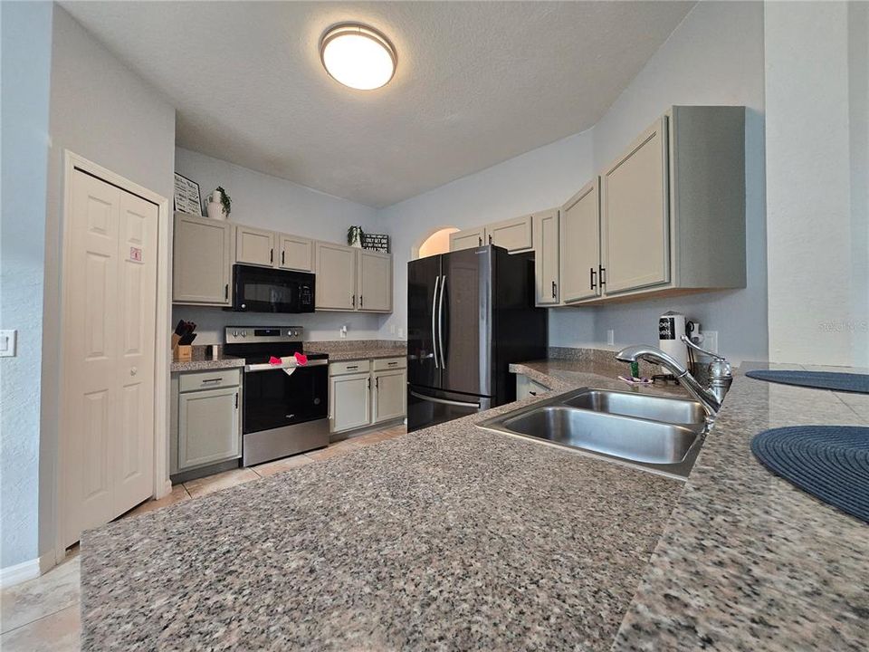 В аренду: $2,900 (5 спален, 3 ванн, 2381 Квадратных фут)