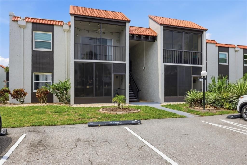 For Sale: $154,000 (1 beds, 1 baths, 714 Square Feet)