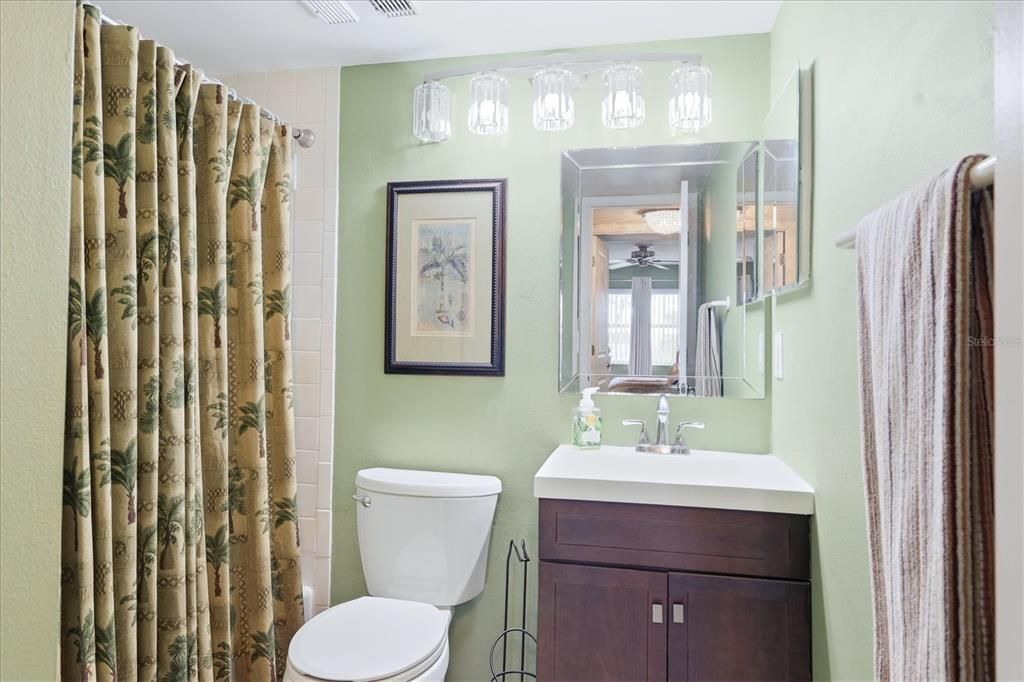 For Sale: $154,000 (1 beds, 1 baths, 714 Square Feet)