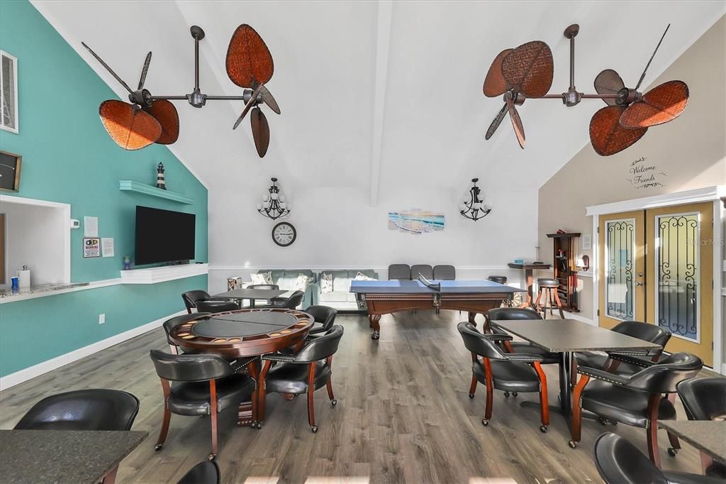 For Sale: $154,000 (1 beds, 1 baths, 714 Square Feet)