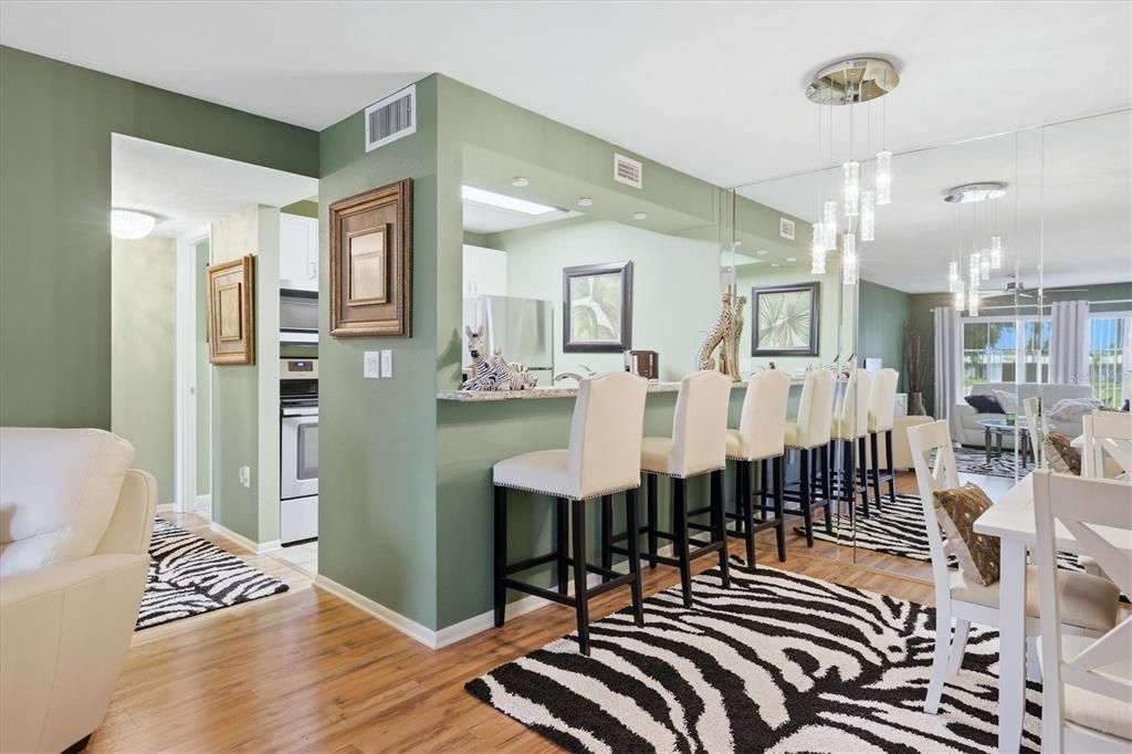 For Sale: $154,000 (1 beds, 1 baths, 714 Square Feet)