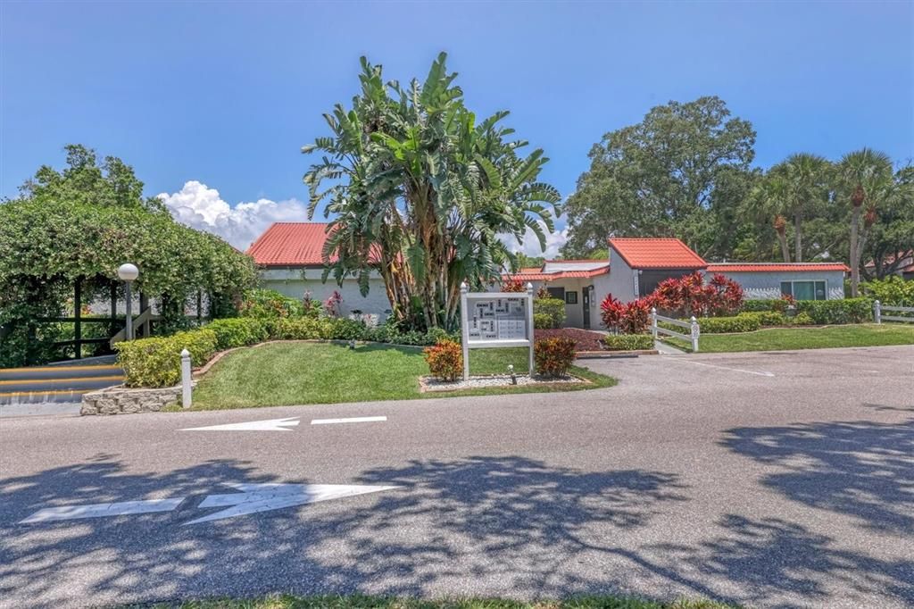 For Sale: $154,000 (1 beds, 1 baths, 714 Square Feet)
