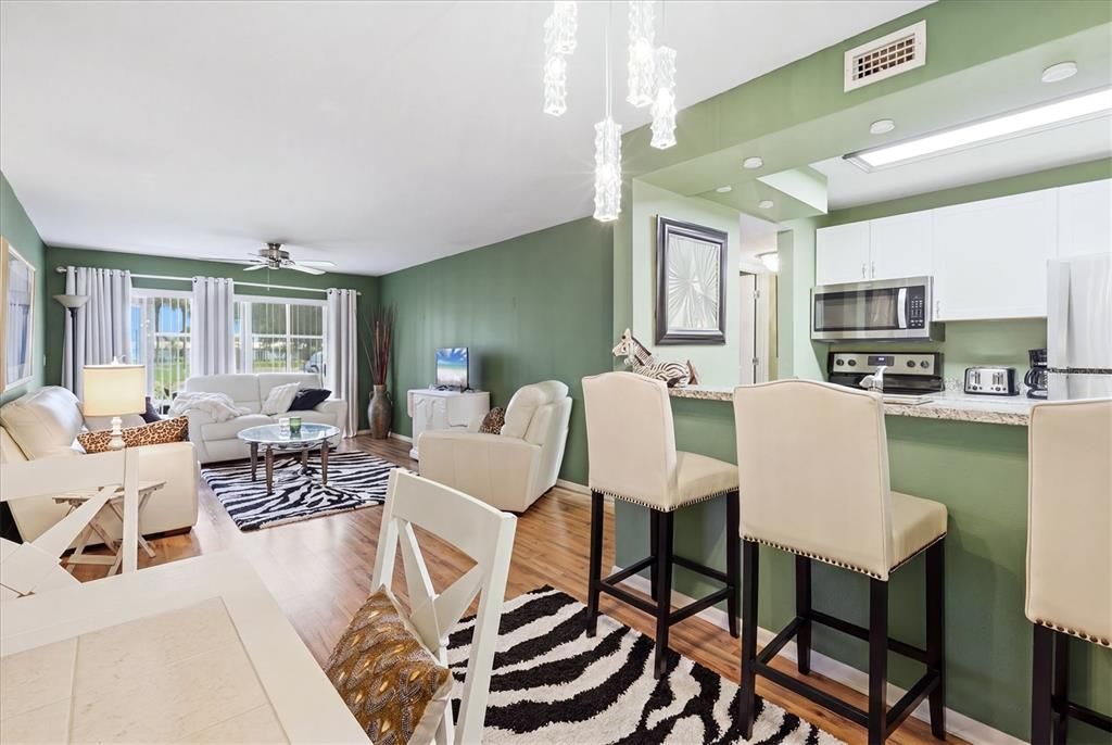 For Sale: $154,000 (1 beds, 1 baths, 714 Square Feet)