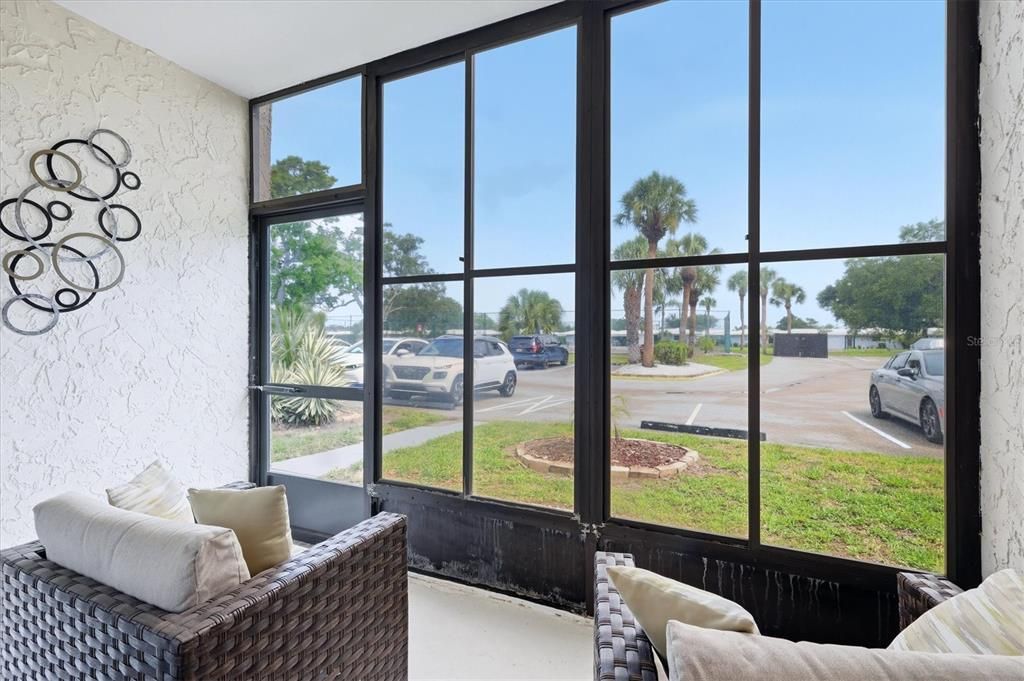 For Sale: $154,000 (1 beds, 1 baths, 714 Square Feet)