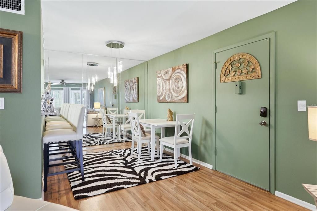 For Sale: $154,000 (1 beds, 1 baths, 714 Square Feet)