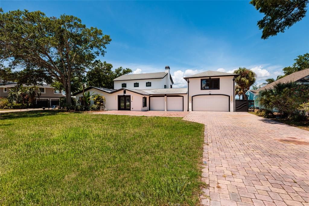 For Sale: $2,700,000 (5 beds, 4 baths, 4454 Square Feet)