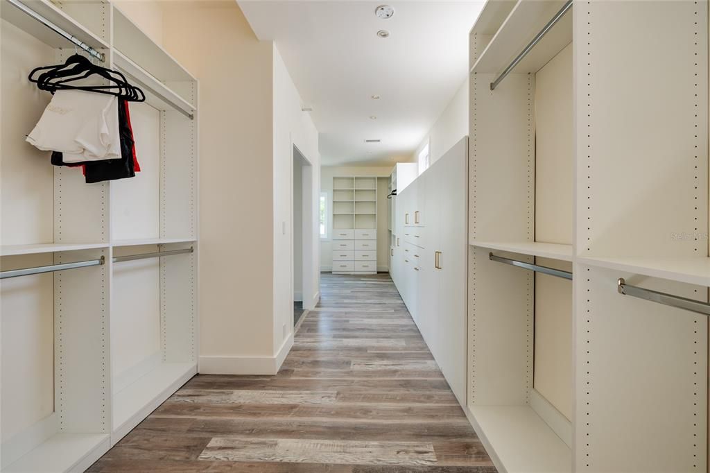 For Sale: $2,700,000 (5 beds, 4 baths, 4454 Square Feet)