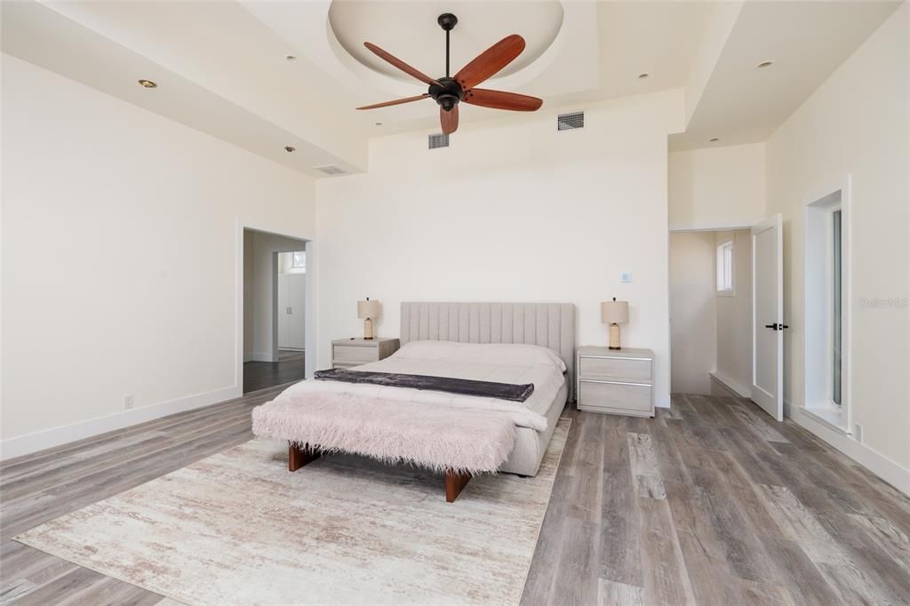 For Sale: $2,700,000 (5 beds, 4 baths, 4454 Square Feet)