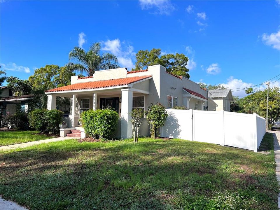For Rent: $3,000 (3 beds, 2 baths, 2028 Square Feet)