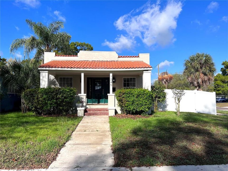 For Rent: $3,000 (3 beds, 2 baths, 2028 Square Feet)