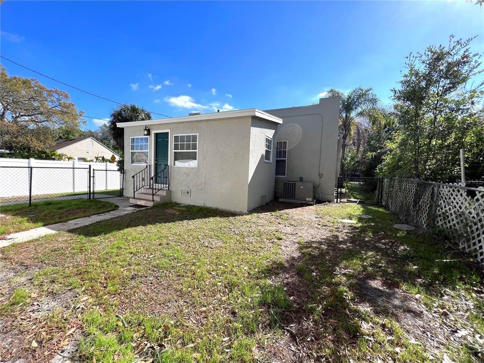 For Rent: $3,000 (3 beds, 2 baths, 2028 Square Feet)