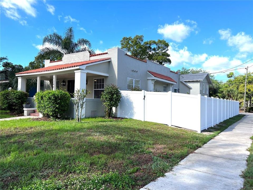 For Rent: $3,000 (3 beds, 2 baths, 2028 Square Feet)