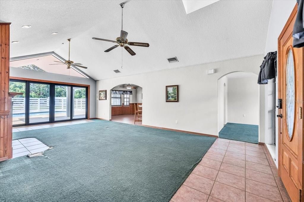 En Venta: $625,000 (3 camas, 2 baños, 2077 Pies cuadrados)