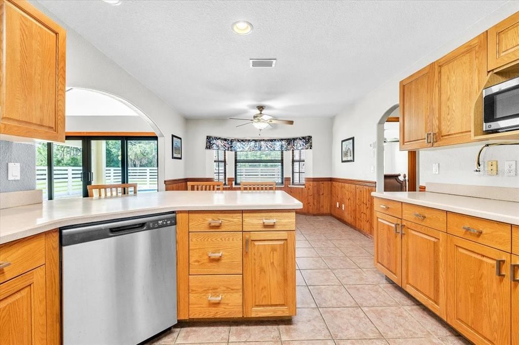 En Venta: $625,000 (3 camas, 2 baños, 2077 Pies cuadrados)