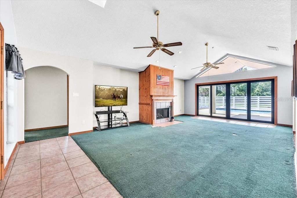 En Venta: $625,000 (3 camas, 2 baños, 2077 Pies cuadrados)