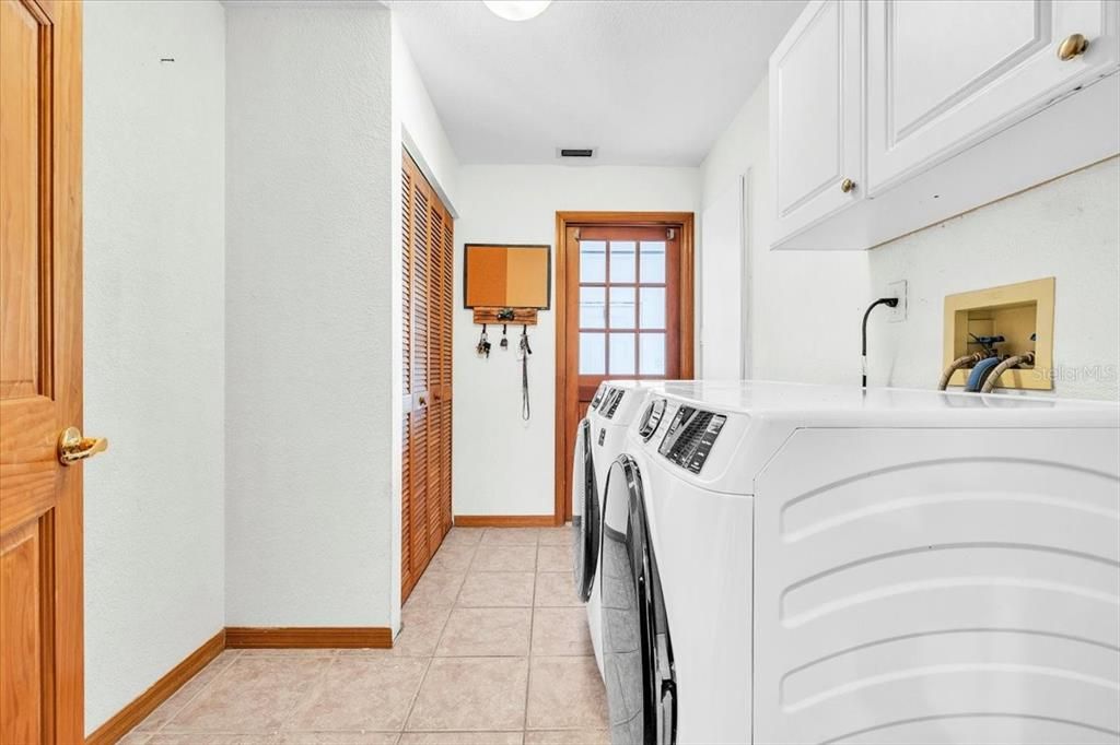 En Venta: $625,000 (3 camas, 2 baños, 2077 Pies cuadrados)