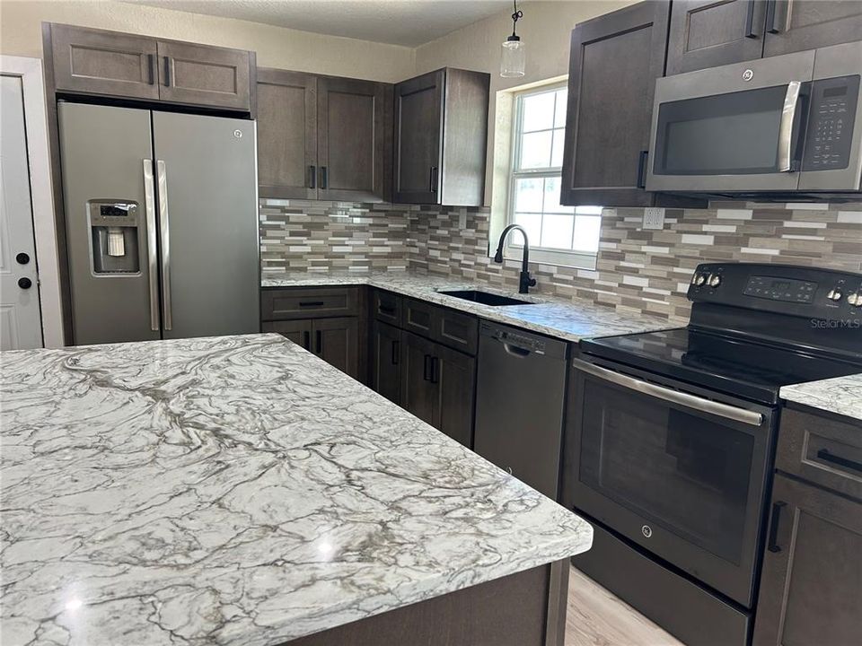 For Sale: $144,900 (2 beds, 1 baths, 720 Square Feet)