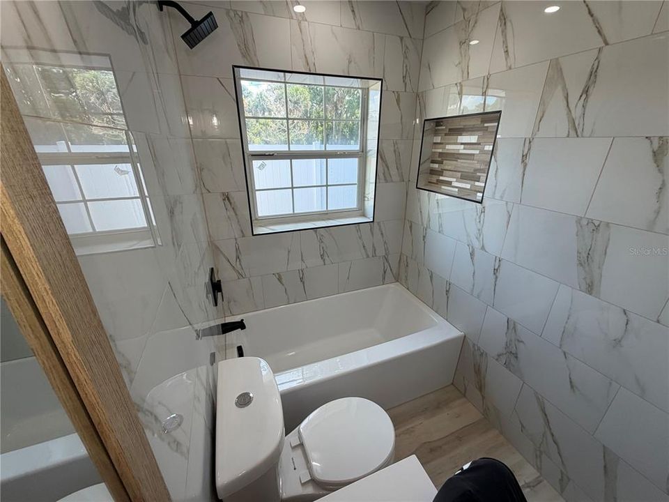 For Sale: $144,900 (2 beds, 1 baths, 720 Square Feet)