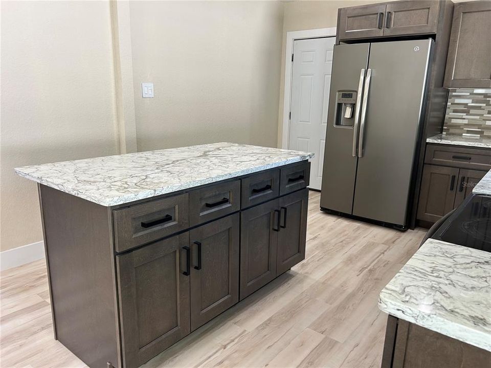 For Sale: $144,900 (2 beds, 1 baths, 720 Square Feet)