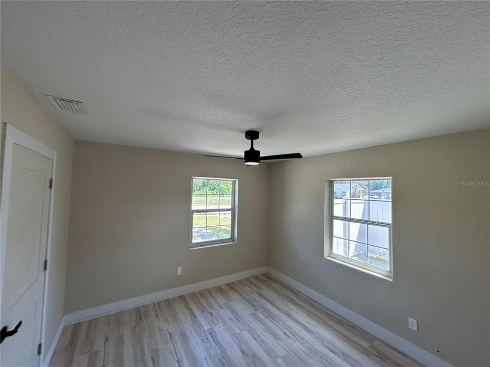 For Sale: $144,900 (2 beds, 1 baths, 720 Square Feet)