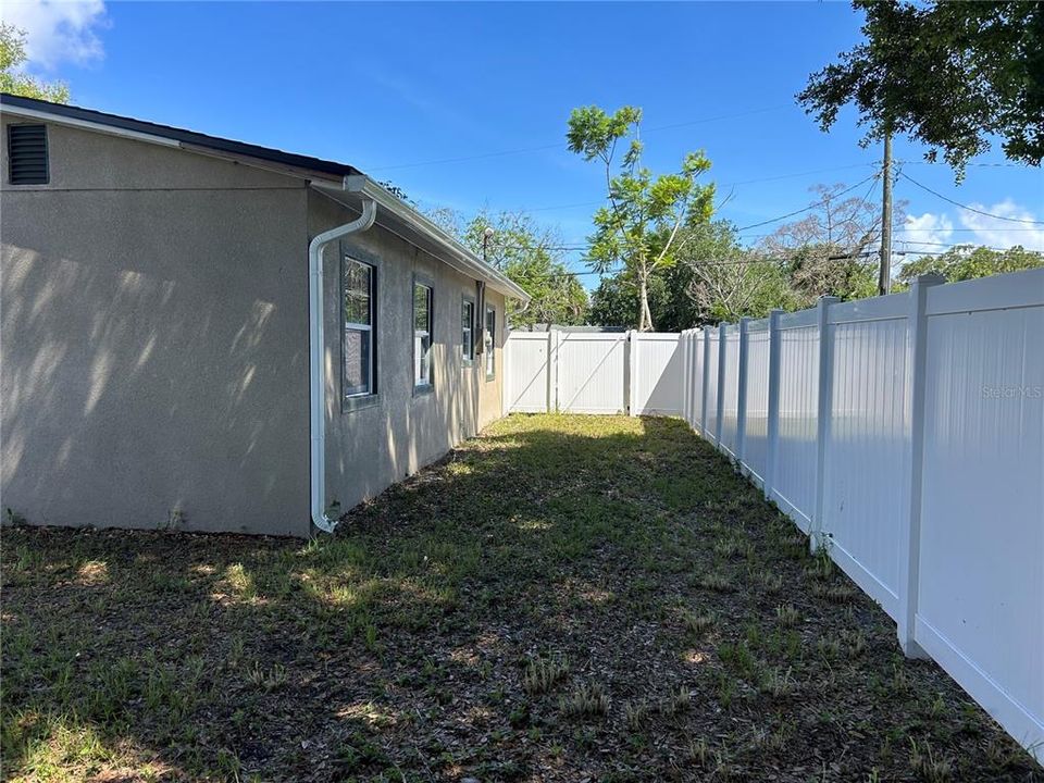 For Sale: $144,900 (2 beds, 1 baths, 720 Square Feet)