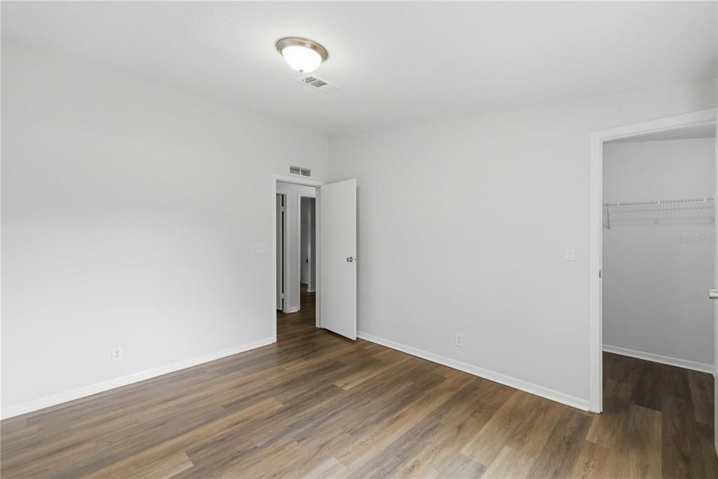 En Venta: $249,900 (4 camas, 2 baños, 2100 Pies cuadrados)