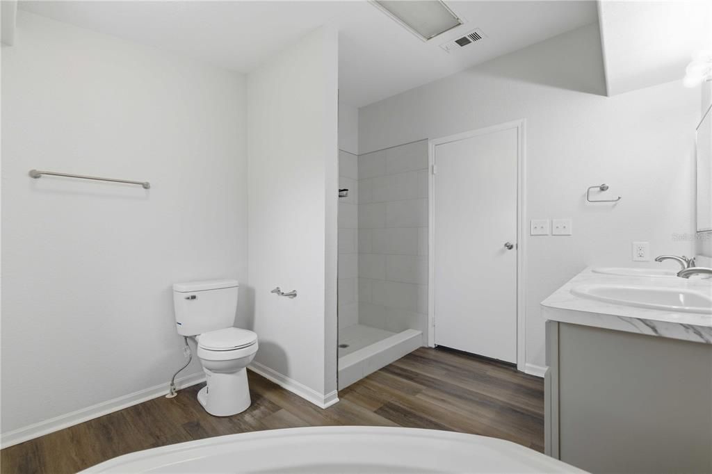 En Venta: $249,900 (4 camas, 2 baños, 2100 Pies cuadrados)