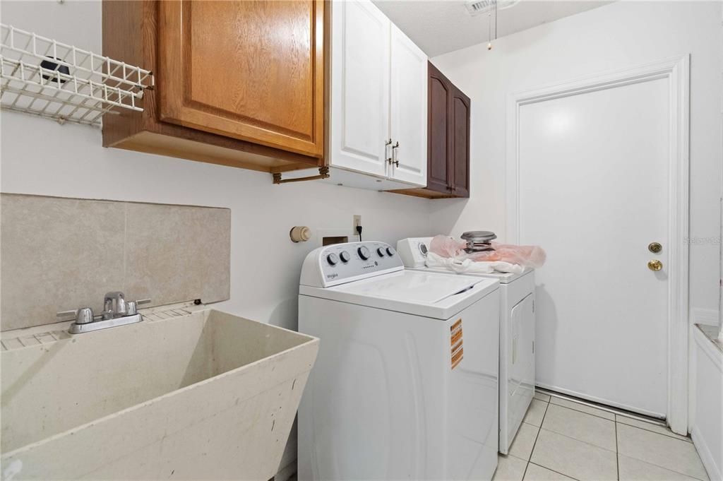 For Sale: $330,000 (3 beds, 2 baths, 1670 Square Feet)