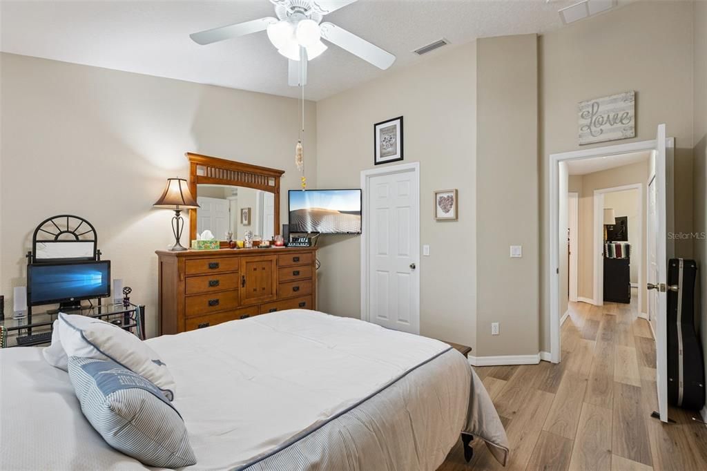 For Sale: $405,000 (3 beds, 2 baths, 1429 Square Feet)