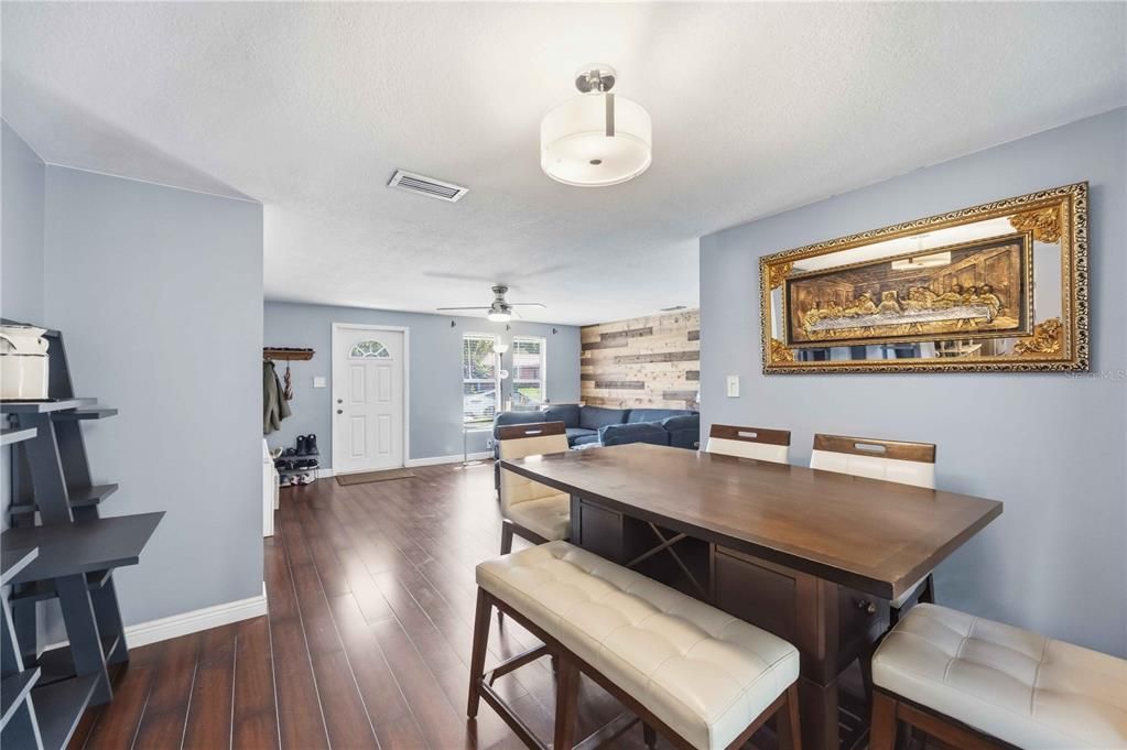 En Venta: $222,000 (2 camas, 2 baños, 1200 Pies cuadrados)